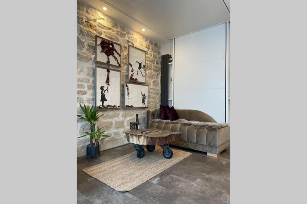 Tiny Gallery Paris Gare Montparnasse מראה חיצוני תמונה